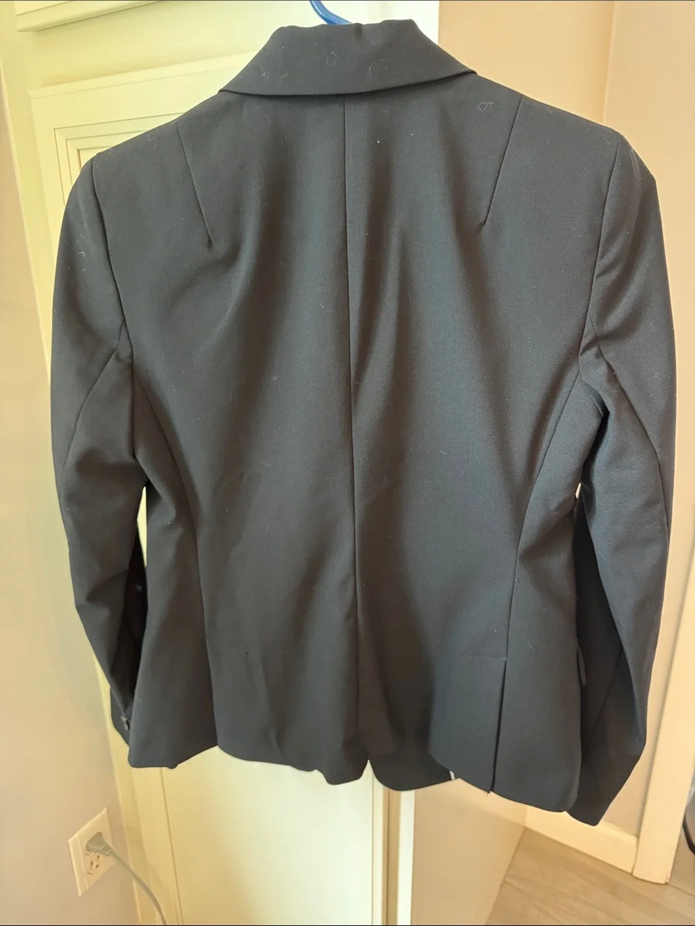 Banana Republic Women’s Black Notch-Lapel Button Blazer fully lined. 2 Petite